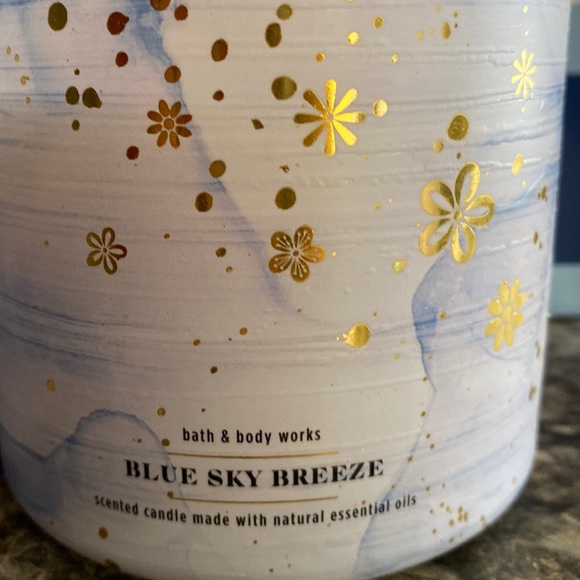 Bath & Body Works Blue sky breeze   3-Wick candles - Picture 6 of 7